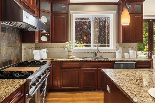 4520 89th Avenue SE, Mercer Island, WA 98040