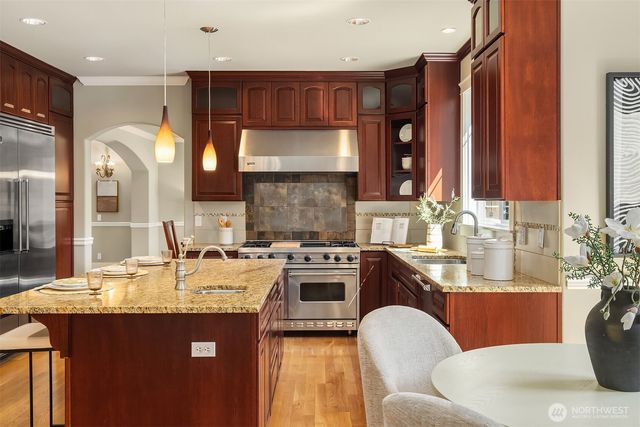 4520 89th Avenue SE, Mercer Island, WA 98040