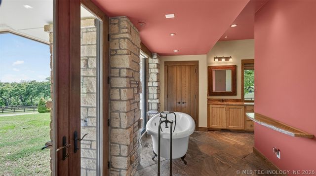 16906 S 241st East Avenue, Coweta, OK 74429