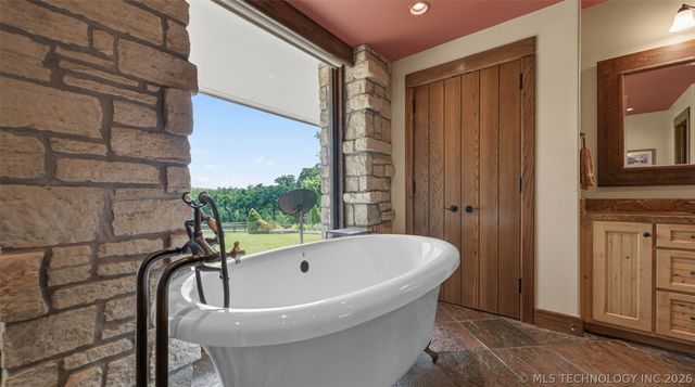 16906 S 241st East Avenue, Coweta, OK 74429