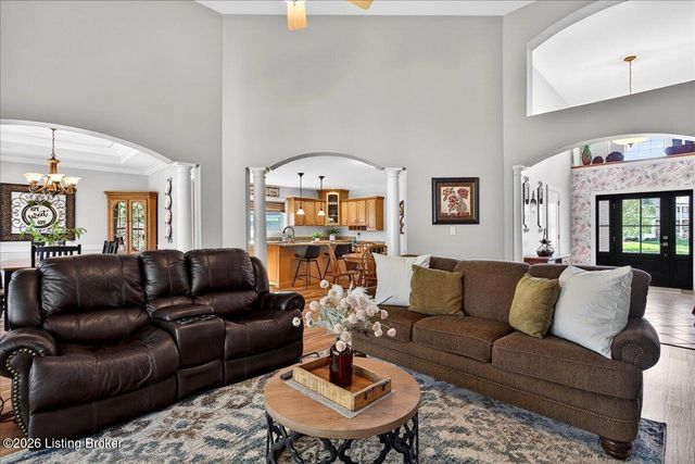 6113 Sweetbay Dr, Crestwood, KY 40014