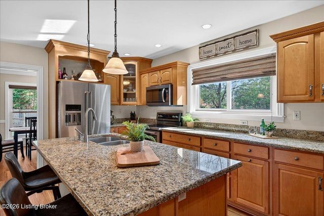 6113 Sweetbay Dr, Crestwood, KY 40014