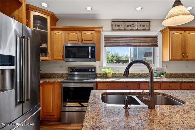 6113 Sweetbay Dr, Crestwood, KY 40014