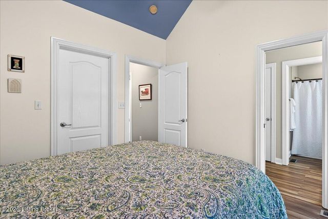 6113 Sweetbay Dr, Crestwood, KY 40014