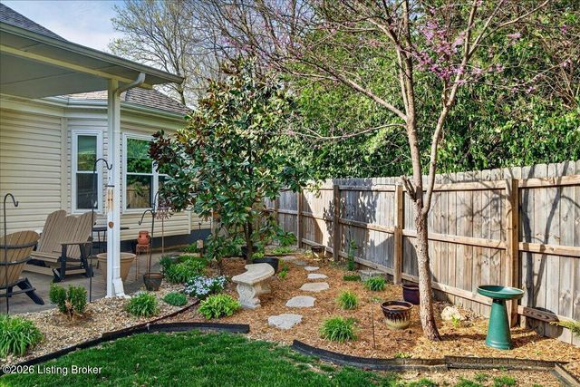 6113 Sweetbay Dr, Crestwood, KY 40014