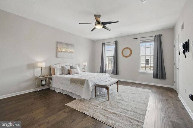 43837 KINGSTON STATION TER, Ashburn, VA 20148