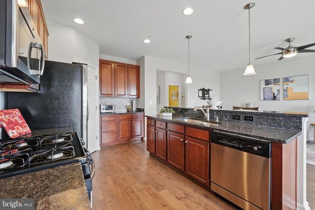 43837 KINGSTON STATION TER, Ashburn, VA 20148