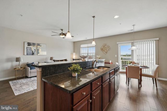 43837 KINGSTON STATION TER, Ashburn, VA 20148