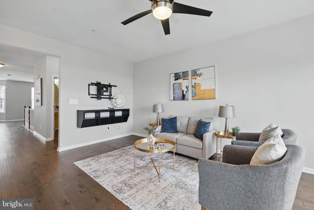 43837 KINGSTON STATION TER, Ashburn, VA 20148