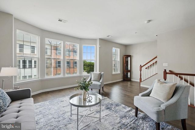 43837 KINGSTON STATION TER, Ashburn, VA 20148