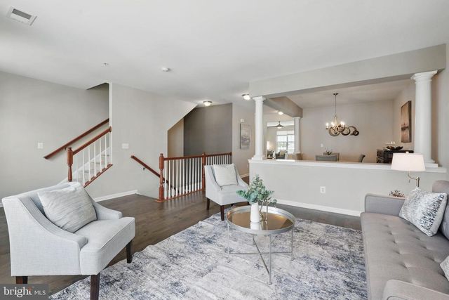 43837 KINGSTON STATION TER, Ashburn, VA 20148