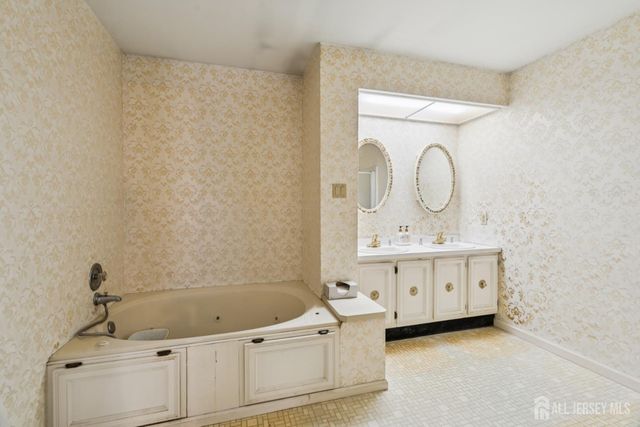 110 Edgewood Avenue, Green Brook, NJ 08812