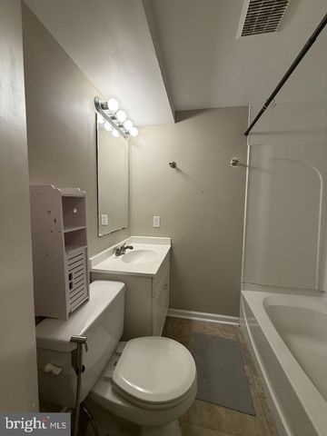 8703 34TH AVE, College Park, MD 20740