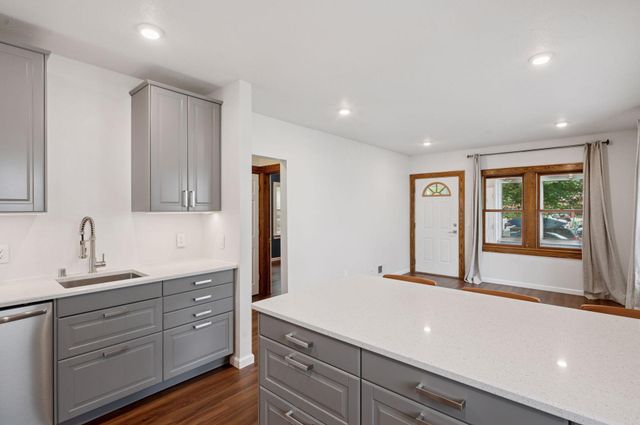 1436 Almond Avenue, Saint Paul, MN 55108