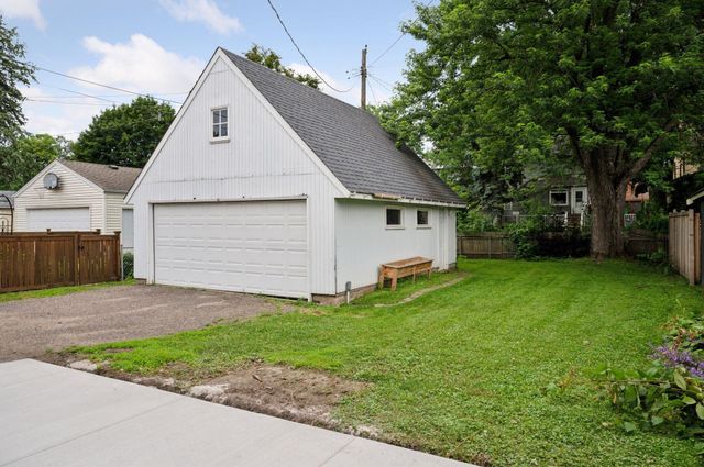 1436 Almond Avenue, Saint Paul, MN 55108