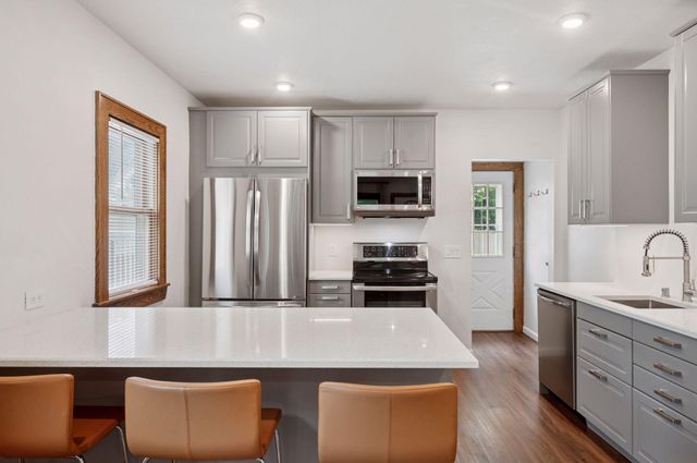 1436 Almond Avenue, Saint Paul, MN 55108