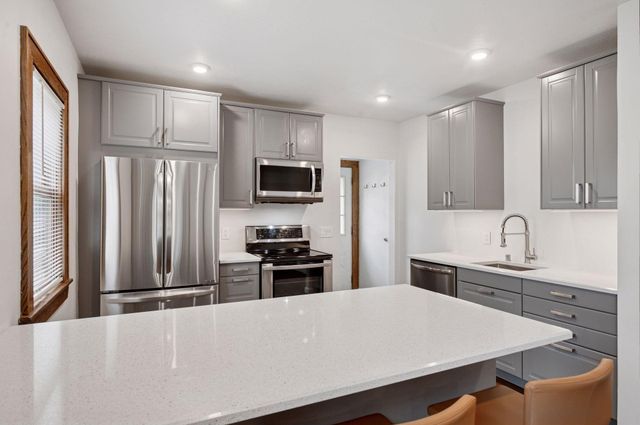 1436 Almond Avenue, Saint Paul, MN 55108