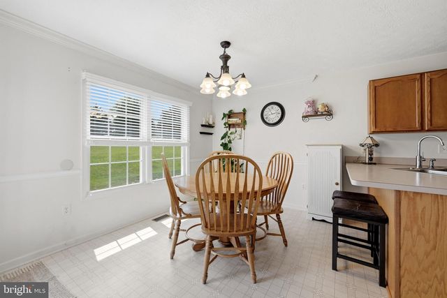 140 PETER RABBIT DR, Ranson, WV 25438