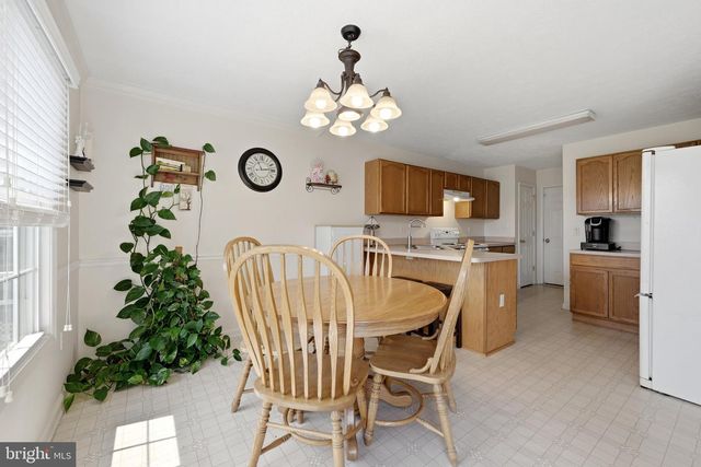 140 PETER RABBIT DR, Ranson, WV 25438