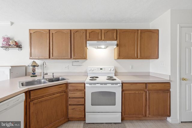 140 PETER RABBIT DR, Ranson, WV 25438