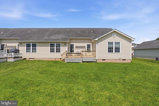140 PETER RABBIT DR, Ranson, WV 25438