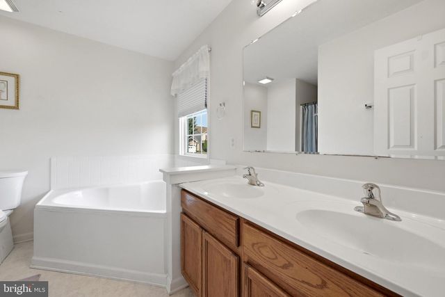 140 PETER RABBIT DR, Ranson, WV 25438