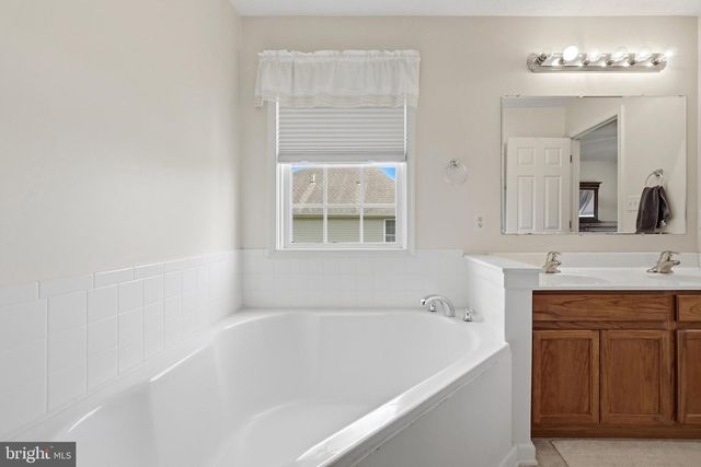 140 PETER RABBIT DR, Ranson, WV 25438