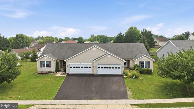 140 PETER RABBIT DR, Ranson, WV 25438
