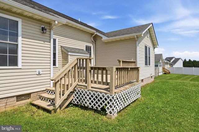 140 PETER RABBIT DR, Ranson, WV 25438