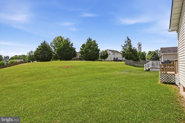 140 PETER RABBIT DR, Ranson, WV 25438