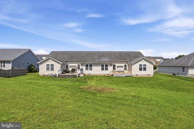 140 PETER RABBIT DR, Ranson, WV 25438