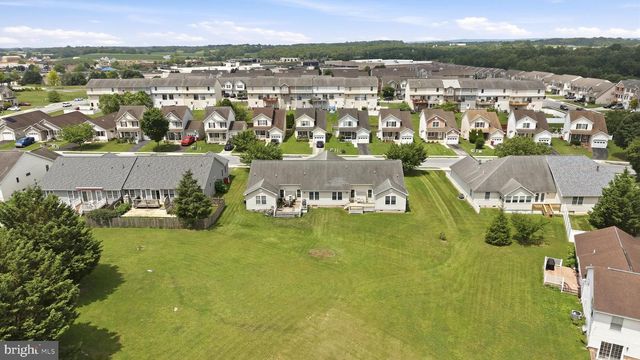 140 PETER RABBIT DR, Ranson, WV 25438