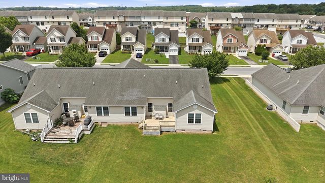 140 PETER RABBIT DR, Ranson, WV 25438
