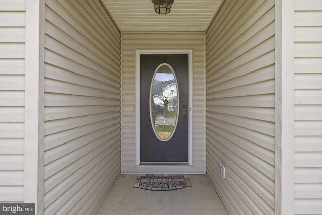 140 PETER RABBIT DR, Ranson, WV 25438