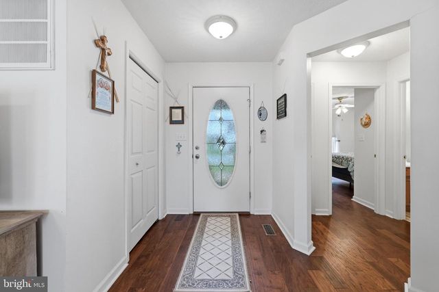 140 PETER RABBIT DR, Ranson, WV 25438