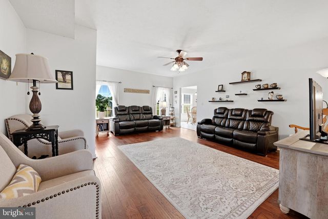 140 PETER RABBIT DR, Ranson, WV 25438