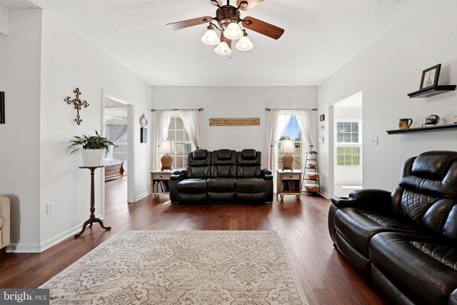 140 PETER RABBIT DR, Ranson, WV 25438