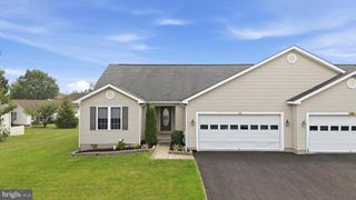 140 PETER RABBIT DR, Ranson, WV 25438