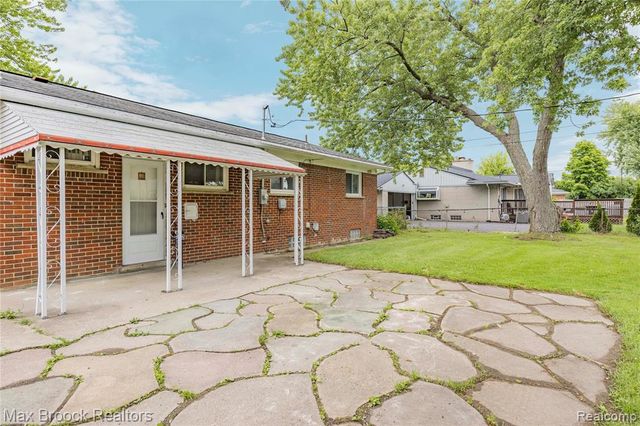 31767 W 13 Mile Road, Farmington, MI 48334