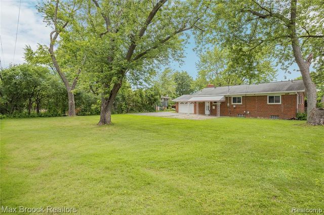 31767 W 13 Mile Road, Farmington, MI 48334