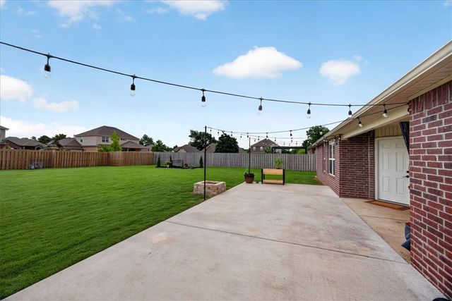 112 Sussex Avenue, Lowell, AR 72745