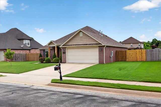 112 Sussex Avenue, Lowell, AR 72745