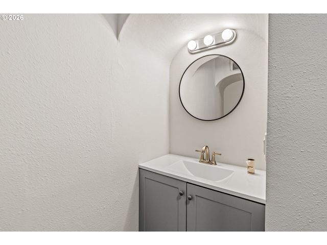 802 Nw 5TH Cir, Camas, WA 98607