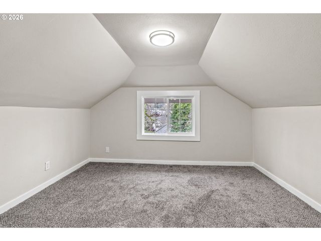 802 Nw 5TH Cir, Camas, WA 98607