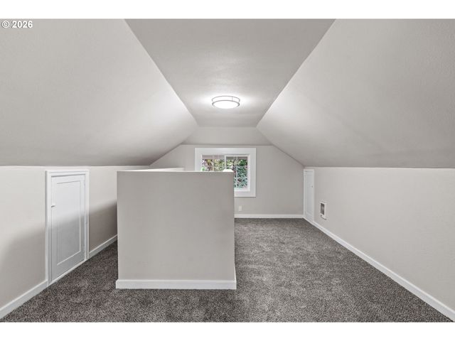 802 Nw 5TH Cir, Camas, WA 98607