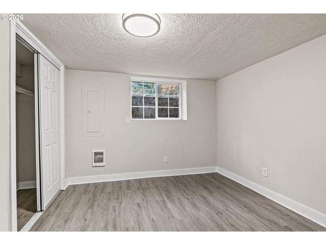 802 Nw 5TH Cir, Camas, WA 98607