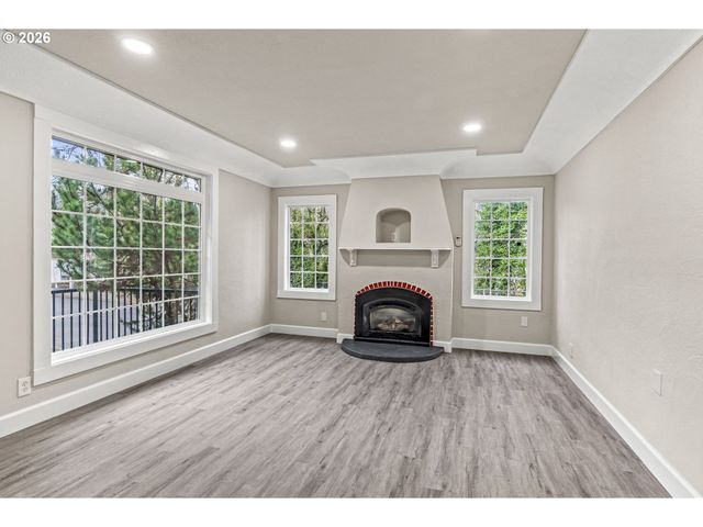 802 Nw 5TH Cir, Camas, WA 98607