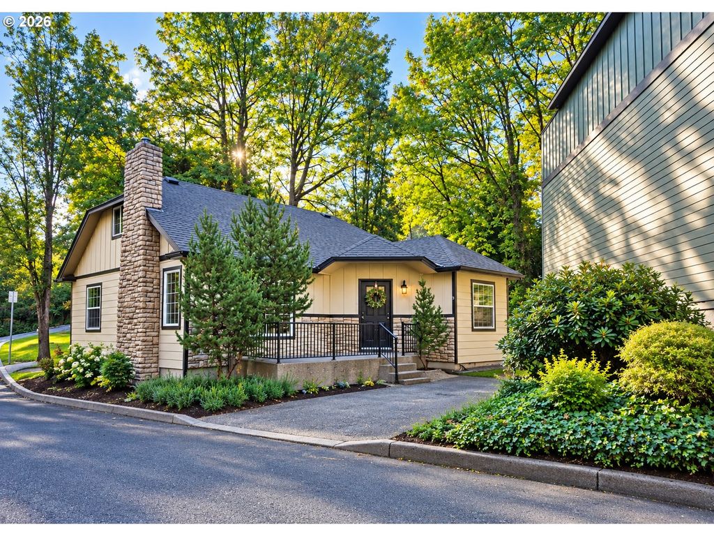 802 Nw 5TH Cir, Camas, WA 98607