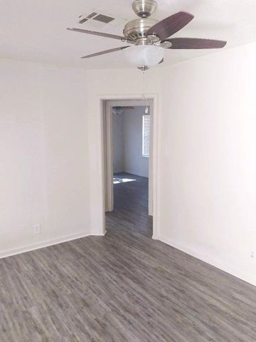 923 SW 29th St, Lawton, OK 73505