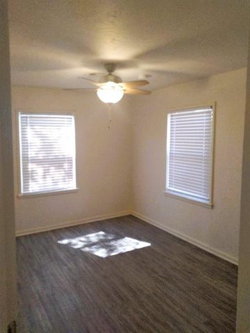 923 SW 29th St, Lawton, OK 73505